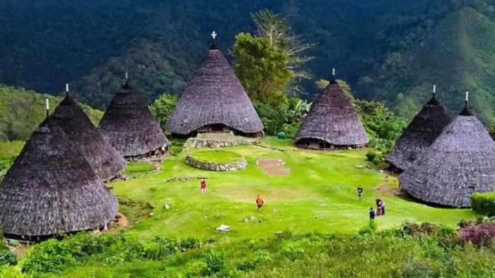 Ragam Wisata Dan Tradisi Unik Di Indonesia