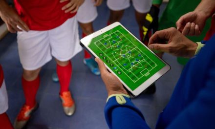 Transformasi Sepak Bola: Dari Taktik Klasik Ke Strategi Digital