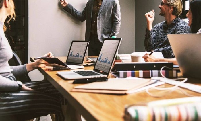 Teknologi Digital Semakin Dekat Dengan Aktivitas Sehari-Hari